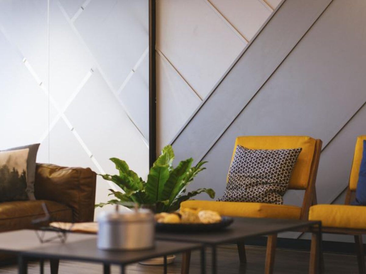Le salon clair d'une maison particulière
